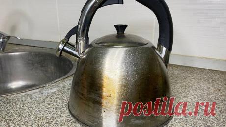 Чистить чайник от жира лучше самодельной пастой, чтобы не дышать едкой химией (очищает лучше и... Обычный чайник, в отличие от электрического, большой любитель притягивать к себе всевозможные загрязнения