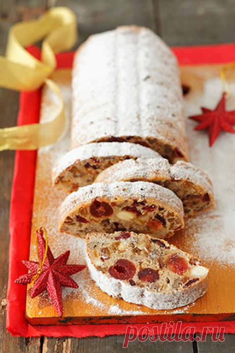 Пять рецептов рождественских кексов из Европы Традиционно католическое Рождество утром 25 декабря. Многие жители Европы и Америки наряжают ели, дети ждут Санту и ищут на утро подарки под праздничным деревом, ну а мамы — пекут традиционные рождественские кексы, пудинги и хлеб. Мы собрали пять самых вкусных европейских рецептов выпечки для праздничного стола.