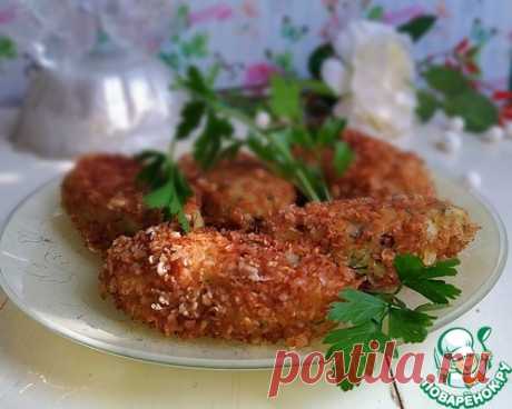 Картофельные котлеты с сыром и зеленью - Картофель (Средних, отварной в мундире) — 4 шт
Сыр твердый — 50 г
Укроп — 2 веточ.
Чеснок — 1 зуб.
Специи (По вкусу: соль, молотый перец)
Яйцо куриное — 1 шт
Хлопья гречневые — 1 стак.

Источник: https://www.povarenok.ru/recipes/show/144361/