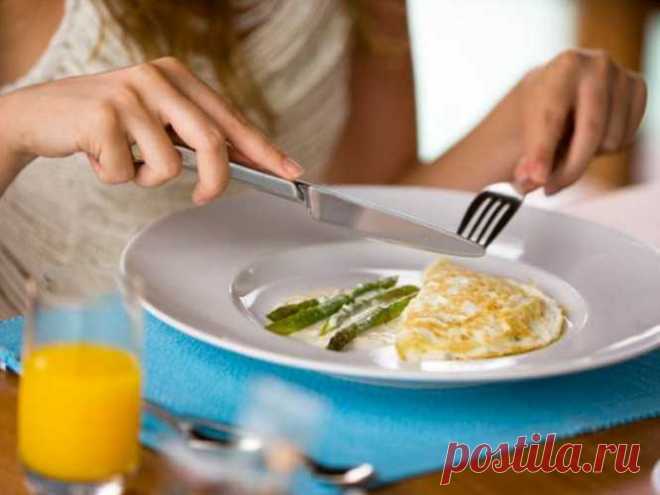 15 псевдодиетических продуктов, из-за которых ты толстеешь Среди полезных и вкусных прячутся засланные казачки! Ты грамотно составила свой рацион,изучив списки диетических продуктов. Ты все учла: длинные углеводы,
