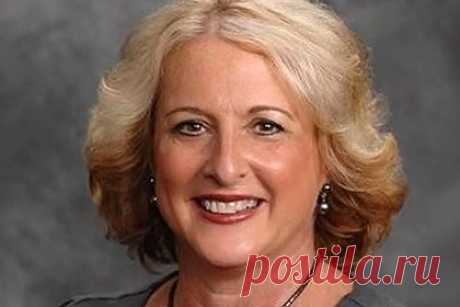 Известная сотрудница полиции попала под суд за контрабанду наркотиков. В США была арестована 64-летняя сотрудница полиции, которую называют «бабушкой» влиятельного полицейского профсоюза города Сан-Хосе, штат Калифорния. Известная сотрудница правоохранительных органов Джованна Сеговия попала под суд в результате расследования, которое началось в 2022 году.