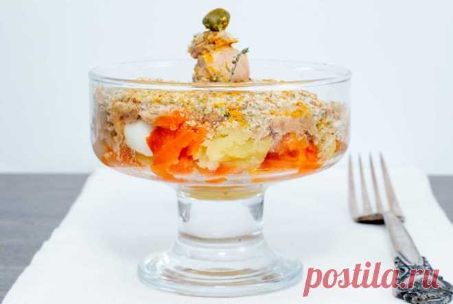 Как традиционный салат "Мимоза" сделать по-новому: с копченой сайрой, тунцом и брюшками лосося