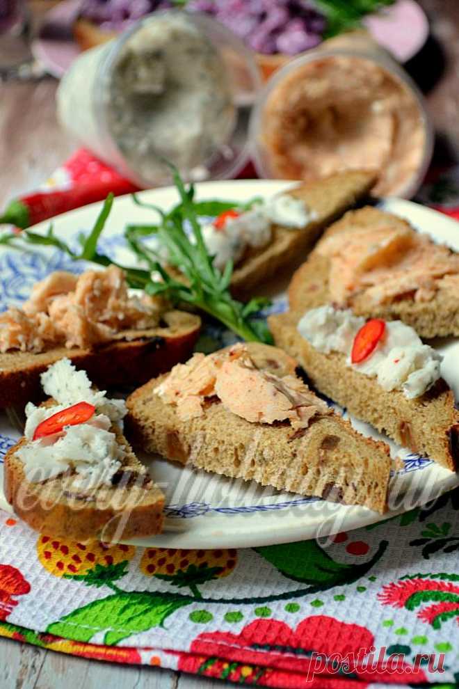 Паста из сала с чесноком и зеленью.