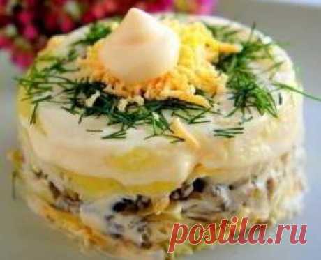 Слоеный салат Дубок с картофелем и курицей