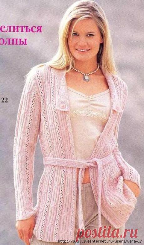 Жакет из ажурного узора с косами.