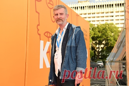 Объявлен лучший фильм «Кинотавра». Главный приз российского кинофестиваля «Кинотавр» получил фильм режиссера Николая Хомерики «Море волнуется раз». В фильме Хомерики сыграла дочь российского актера и режиссера Сергея Бодрова-младшего Ольга. Сюжет картины «Море волнуется раз» строится вокруг истории возлюбленных, которые сбегают от мира в лес.