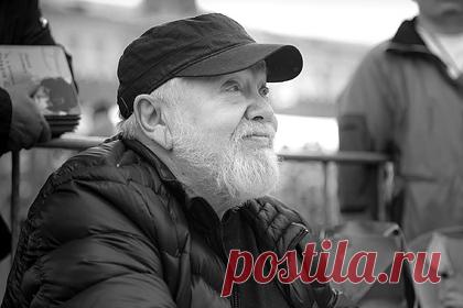 Умер режиссер Сергей Соловьев. В Москве умер российский режиссер Сергей Соловьев. Причина смерти не уточняется. Кинематографист скончался в возрасте 77 лет. Соловьев работал над такими фильмами, как «Асса», «Черная роза — эмблема печали, красная роза — эмблема любви». В начале 2019 года под его руководством заработал Театр-студия САС.