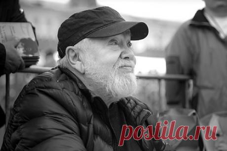 Умер режиссер Сергей Соловьев. В Москве умер российский режиссер Сергей Соловьев. Причина смерти не уточняется. Кинематографист скончался в возрасте 77 лет. Соловьев работал над такими фильмами, как «Асса», «Черная роза — эмблема печали, красная роза — эмблема любви». В начале 2019 года под его руководством заработал Театр-студия САС.