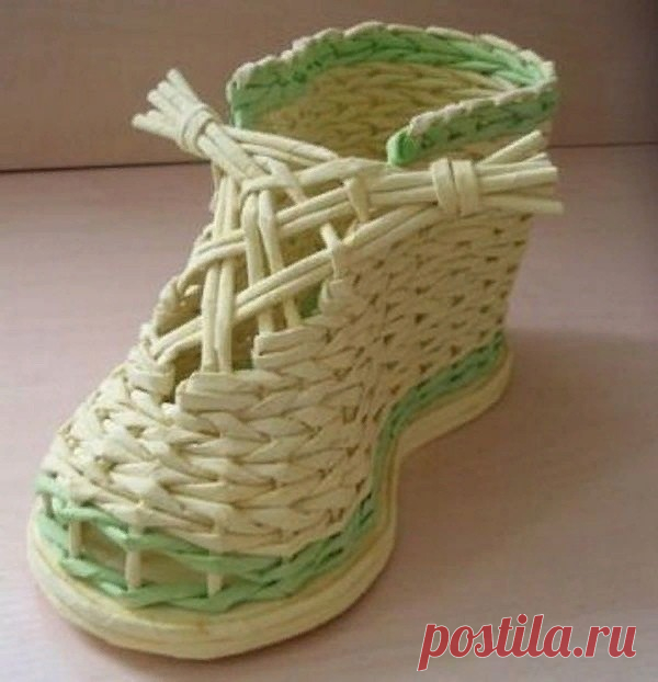 Башмачок из бумажной лозы Башмачок из бумажной лозыПока осень, и лоза доступна любая, можно сплести и из настоящей.