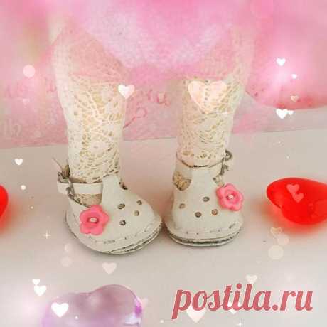 Розовости 🌸🌸🌸вам в ленту!!!Всем прекрасного дня🍀🍀🍀и отличного настроения!😘😘😘
#ножки #СладулькиныСандальки #кукольнаяобувь  #ручнаяработа