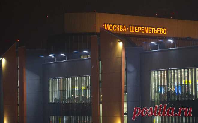 В аэропорту Шереметьево ввели ограничения из-за режима «Ковер». В Шереметьево действует режим «ковер» — рейсы и обслуживание пассажиров проходят с задержками. Расписание меняется, статус вылетов нужно уточнять у авиакомпаний, уточнили в аэропорту