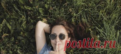 Некоторые слова нельзя говорить любимому человеку ни при каких обстоятельствах! Они убивают самое ценное, на чем строятся гармоничные отношения, — доверие и близость. Рассказываем о трех видах стоп-фраз, которые не стоит произносить никогда. #самоанализ #мужчинаиженщина #семейнаяпсихология #психологияобщения