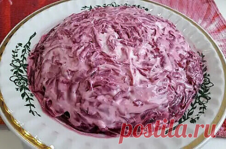 Салат с куриной печенью, свеклой и солеными огурцами Ингредиенты: Свекла средняя – 2 шт.; Куриная печень – 300 г; Морковь...