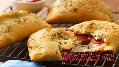 Big & Cheesy Pepperoni Pockets Enjoy these cheesy pepperoni hand pies made using Pillsbury® Big & Flaky dinner rolls – a delicious dinner that’s ready in 25 minutes.