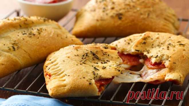 Big & Cheesy Pepperoni Pockets Enjoy these cheesy pepperoni hand pies made using Pillsbury® Big & Flaky dinner rolls – a delicious dinner that’s ready in 25 minutes.