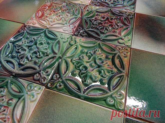 Комплект изразцовой плитки в технике "Хамелеон".
#ceramic #ceramics #ceramictiles #decor #керамика #плитка #изразцы #хамелеон #изразцоваяплитка #декор #изразцыпечные