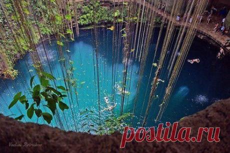 Подземное озеро Ик Киль, Полуостров Юкатан, Мексика.