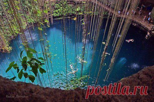 Подземное озеро Ик Киль, Полуостров Юкатан, Мексика.