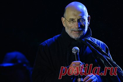 Писателя Бориса Акунина объявили в России в розыск. МВД объявило в розыск писателя Бориса Акунина (настоящее имя — Григорий Чхартишвили, признан в РФ иноагентом, внесен в перечень террористов и экстремистов). Его разыскивают по статье Уголовного кодекса РФ. Статья в базе не указана. 18 декабря стало известно о намерении СКР объявить писателя в розыск