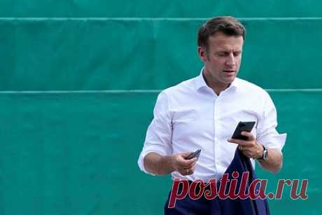 Французские власти пообещали выслеживать подстрекателей протестов в соцсетях. Президент Франции пообещал находить тех, кто призывает к протестам в соцсетях. Он заявил, что на платформах Snapchat, TikTok и других многие призывают участвовать в несанкционированных акциях. Он отметил, что этим часто занимаются молодые люди. По его мнению, они просто переносят в реальность сюжеты видеоигр.