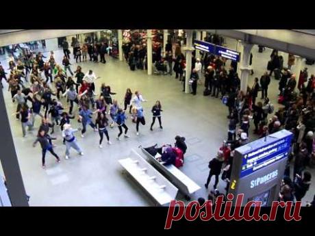 Flash Mob at St Pancras International NYE 2010 - YouTube
