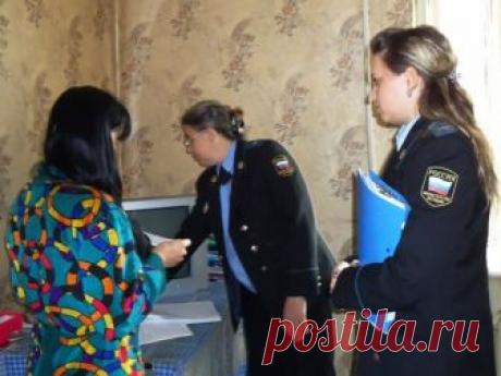 Имущество, которое судебные приставы оставляют должнику | Региональная Юридическая Служба Как правило, все судебные процессы над должниками, заканчиваются одним решением суда, которое предписывает изъять долги удержанием из заработной платы, или иных источников дохода. Нередки и случаи, когда в счет долга изымается имущество.