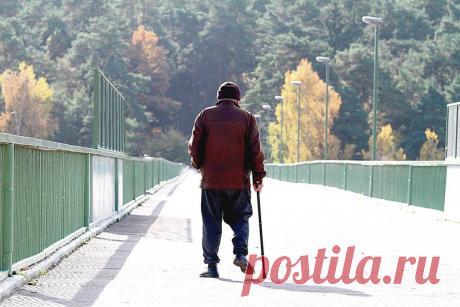 Dukrai namus padovanojusiam tėvui gresia benamio dalia   Savo dukteriai du namus padovanojęs 67-erių kaunietis dabar su ja bylinėjasi, nes bijo, kad su 18-mečiu sūnumi gali atsidurti gatvėje. „Tikrai nesitikėjau, kad man taip gali nutikti“, – atsiduso ir pravirko pensininkas. 
