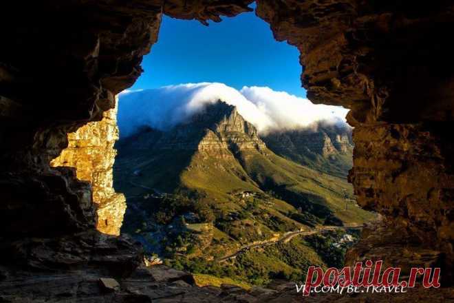 Столовая гора — гора, расположенная к юго-западу от Кейптауна на южном берегу Столовой бухты, одна из визитных карточек города (её силуэт изображён на флаге Кейптауна).