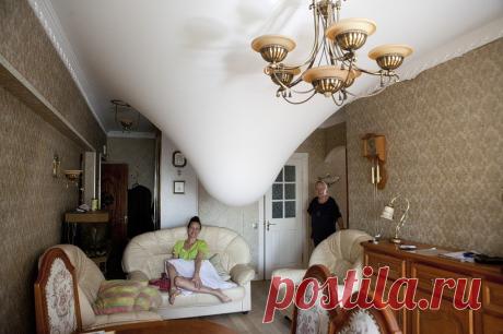 Как слить воду с натяжного потолка: умные советы