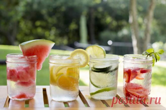 Секрет приготовления полезной и вкусной воды из фруктов и трав — Домашний уют