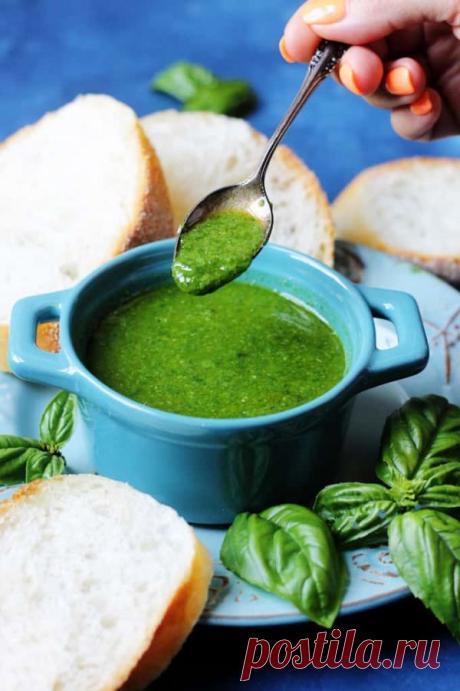 👌 Вкусный базиликовый соус с чесноком и лимоном, рецепты с фото Учитывая обилие базилика, которого действительно сейчас много на рынках и на полках супермаркетов, этот отличный рецепт вкуснейшего базиликового соуса пригодится многим. Чтобы приг...