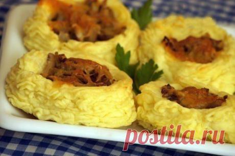 Картофельные гнездышки с грибами и сыр / Изысканные кулинарные рецепты