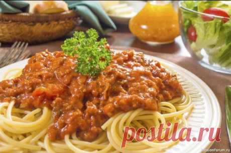 Быстрая и вкусная подлива из мясного фарша Не знаете, что приготовить к макаронам, гречке или рису❓У нас есть отличный рецепт вкусной и быстрой подливы из мясного фарша! Ингредиенты: Мясной фарш (свиной, говяжий или смешанный) - 300 г Лук - 1 шт Морковь - 1 шт Томатная паста - 2 ст. л Соль, перец черный молотый - по вкусу...
