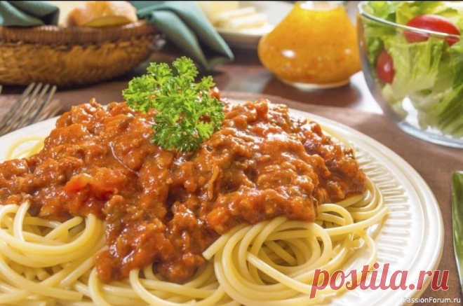 Быстрая и вкусная подлива из мясного фарша Не знаете, что приготовить к макаронам, гречке или рису❓У нас есть отличный рецепт вкусной и быстрой подливы из мясного фарша! Ингредиенты: Мясной фарш (свиной, говяжий или смешанный) - 300 г Лук - 1 шт Морковь - 1 шт Томатная паста - 2 ст. л Соль, перец черный молотый - по вкусу...