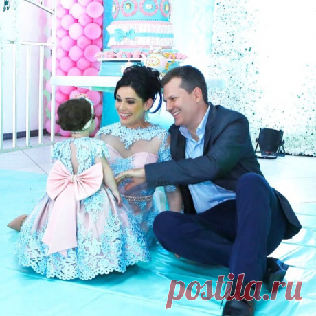 Публикация Cecília Cavalcante в Instagram • Июн 20 2017 в 12:24 UTC 293 отметок «Нравится», 5 комментариев — Cecília Cavalcante (@ceciliacavalcantetm) в Instagram: «Lindas Laura e sua mãe Andrea Oliveira vestem Cecilia Cavalcante!!! Vestidos personalizados e sob…»