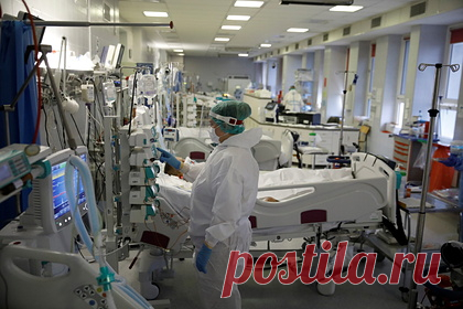 Выявлена причина подверженности пожилых людей COVID-19. Большей заражаемости коронавирусной инфекцией среди пожилых людей способствует повышенный уровень у них хитиназа 3-подобного белка 1, участвующего в ответе на воспаление, показали американские ученые. Атакующее его антитело успешно блокировало индукцию рецептора ACE2 — основных «ворот» для SARS-CoV-2 в клетку.