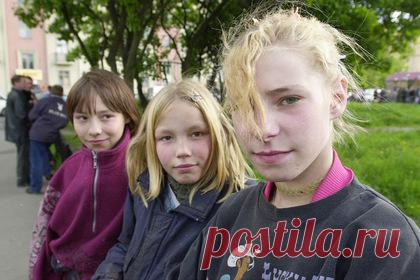 «Глубоко травмированные, тревожные люди» Советское время, перестройка и даже 90-е давно прошли — дети есть уже у тех россиян, которые родились в начале 2000-х. Однако неспокойные времена оставили в жителях страны настолько глубокий след…