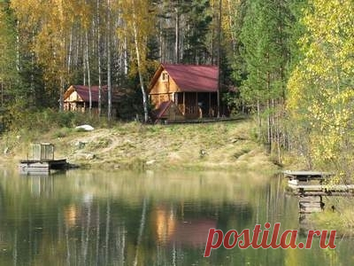 Одним из важнейших преимуществ загородного дома является экологическая обстановка. В больших городах человек постоянно подвержен стрессам, нервным напряжениям и перегрузкам, что приводит к различным заболеваниям. Попав сюда, человек быстро восстанавливается и получает прилив бодрости. Чистый воздух, зелень, отсутствие городского шума благотворно влияют на человека.