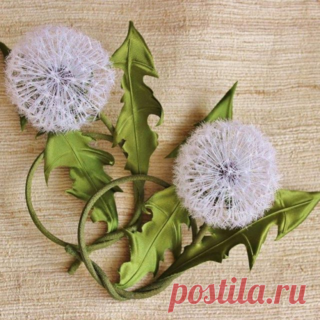 These two silk dandelion clocks are heading in opposite directions to their new owners, who are expecting them in Australia and the US.
If you wish to order a dandelion brooch like this one, the lead time is 3 weeks at the moment.
Would like to make a silk dandelion clock yourself? Our detailed step by step tutorial awaits you on our website (link in the profile)
#silkflowersUK
#silkdandelions #dandelionjewellery #dandelionart #textilebrooch #presentperfect_creations