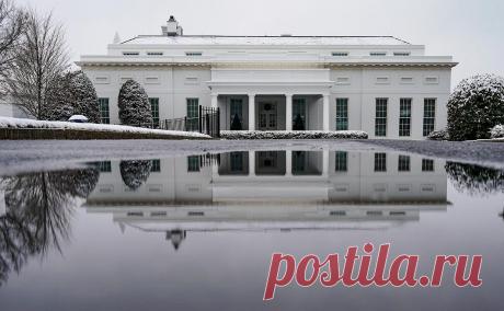 В Белом доме допустили шатдаун в конце января. Правительство США в январе может частично приостановить работу, потому что Белый дом и конгресс не договорились о расходах на 2024 год, сообщила глава административно-бюджетного управления американской администрации Шаланда Янг.