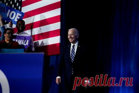 Боязнь Байдена отправить войска США на линию фронта объяснили. Президент США Джо Байден боится отправлять войска страны на линию фронта на Украине. Аналитик Брук Сэмпл объяснила причины страха американского политика. По словам аналитика, США пытаются помочь Украине защитить себя, однако это не означает, что Киев должен вернуть «недосягаемые» районы.