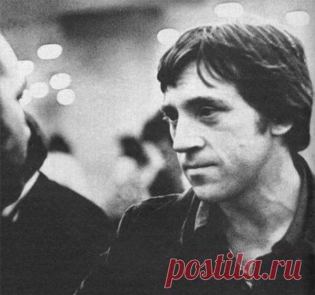 «Зачем мне быть душою общества,
Когда души в нем вовсе нет!»

Владимир Высоцкий