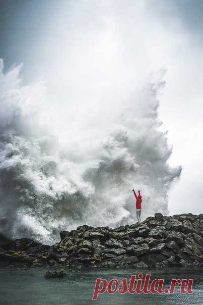 «Человек и стихия». Исландия. Автор фото — Александр Бердичевский, участник фотоконкурса «Покоряя вершины вместе с UNIQLO»: