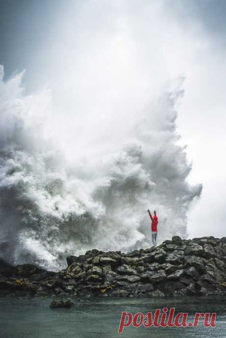 «Человек и стихия». Исландия. Автор фото — Александр Бердичевский, участник фотоконкурса «Покоряя вершины вместе с UNIQLO»: