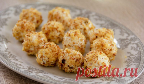 Сырные шарики с курицей и ананасами