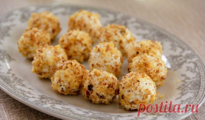 Сырные шарики с курицей и ананасами
