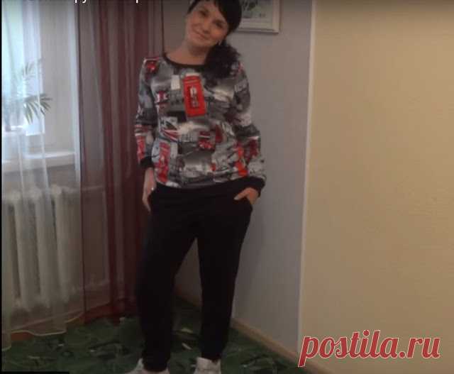 Спортивный костюм своими руками.Кроим и шьём 


Этот видео-урок посвящен раскрою и пошиву спортивного костюма из футера с лайкрой, ткани у меня было с принтом