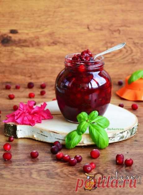 Клюквенный соус для мяса Не ошибусь, если скажу. что все мы активно добавляем в свой рацион клюкву . Однако, из нее можно не только сварить морс и перетереть с сахаром, но и приготовить изысканный соус для мяса.