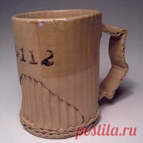 Керамическая кружка, сделанная под картон