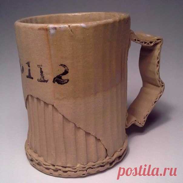 Керамическая кружка, сделанная под картон